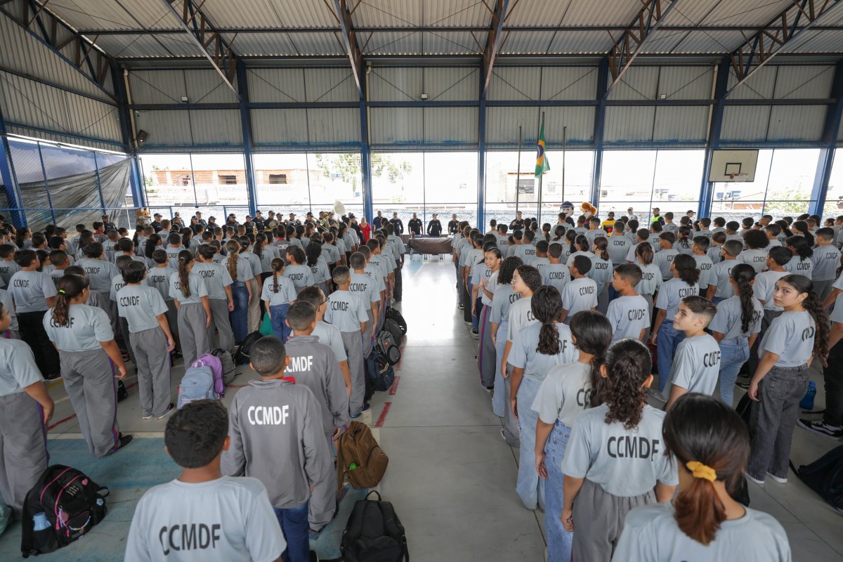 Regras de escolas cívico-militares têm motivado processos judiciais em todo país; entenda