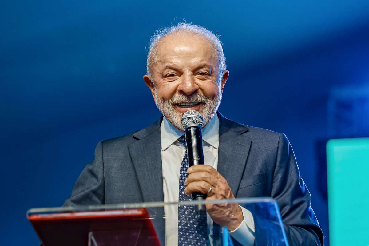 Em tour especial, Lula participa do Carnaval de Salvador, Recife e Rio