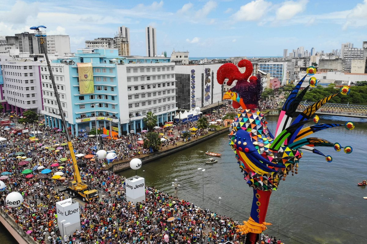 Galo da Madrugada leva Carnaval pernambucano para SP