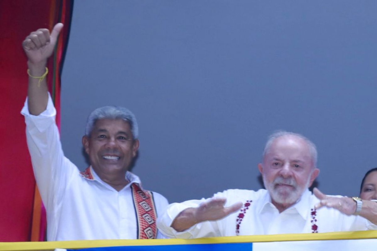 Lula chega ao circuito Osmar, em Salvador; veja fotos