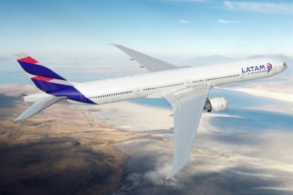 Avião da Latam frea bruscamente e aborta decolagem quando já iniciava subida