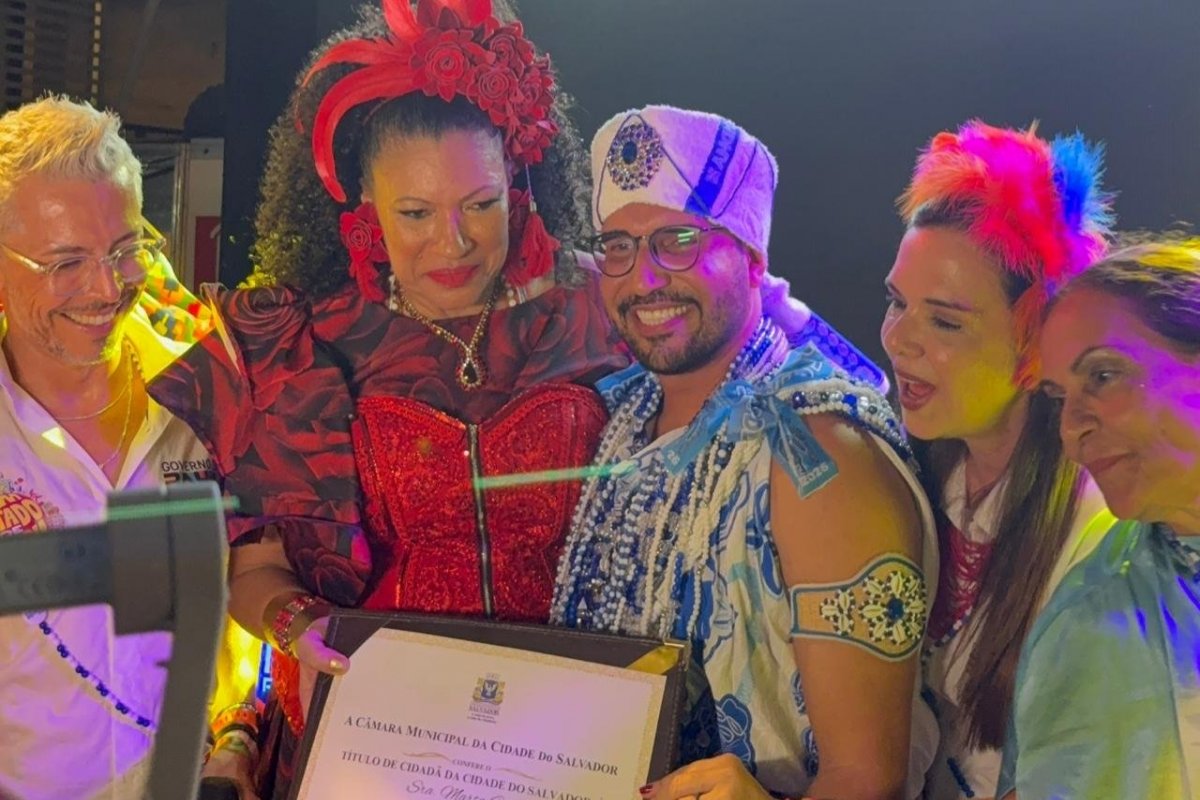 Vídeo: Em meio ao Carnaval de Salvador, Marta Góes se torna Cidadã Soteropolitana