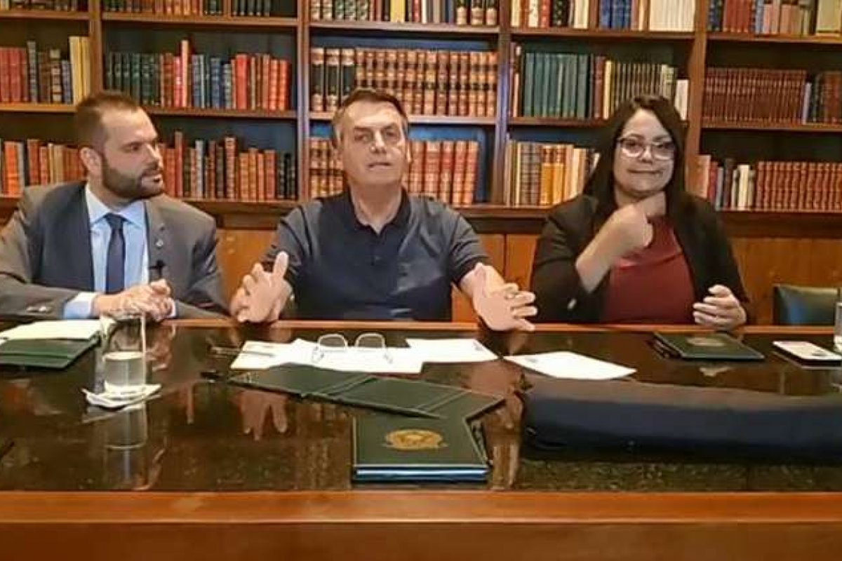 Bolsonaro compara jornalistas a pessoas que são roubadas diariamente