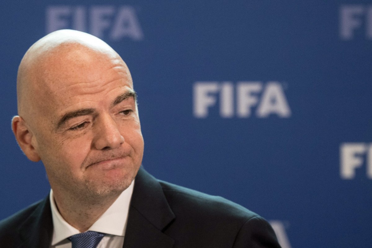 Presidente da Fifa cobra providências após nova denúncia de racismo contra Vini Jr.