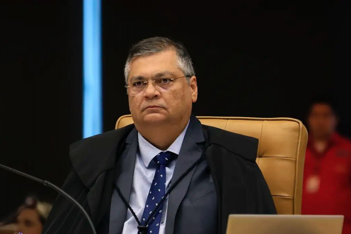 Dino barra novas leis para garantir pagamento de 'penduricalhos' fora do teto
