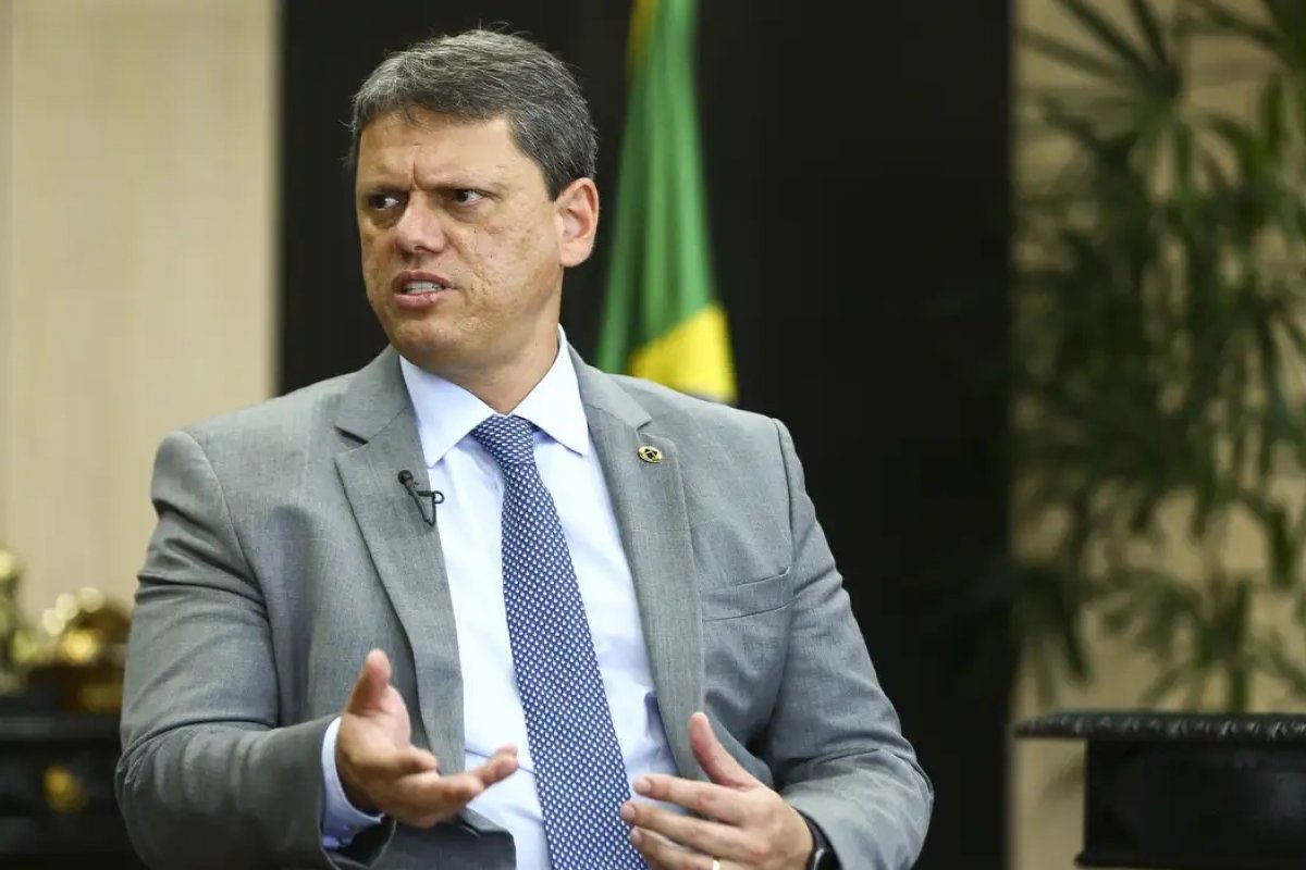 Tarcísio comemora rebaixamento de escola de samba que homenageou Lula: "rebaixamento muito bem-vindo"