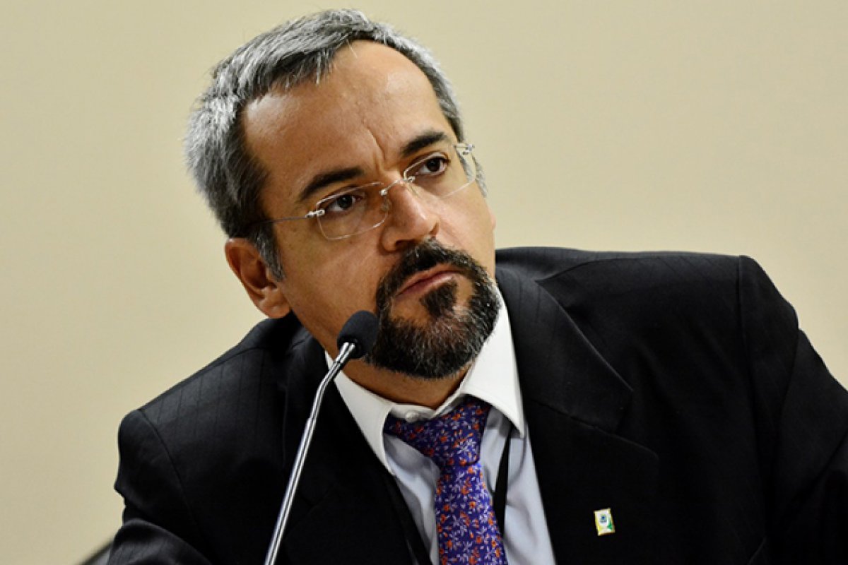 MEC contrata empresa envolvida com corrupção