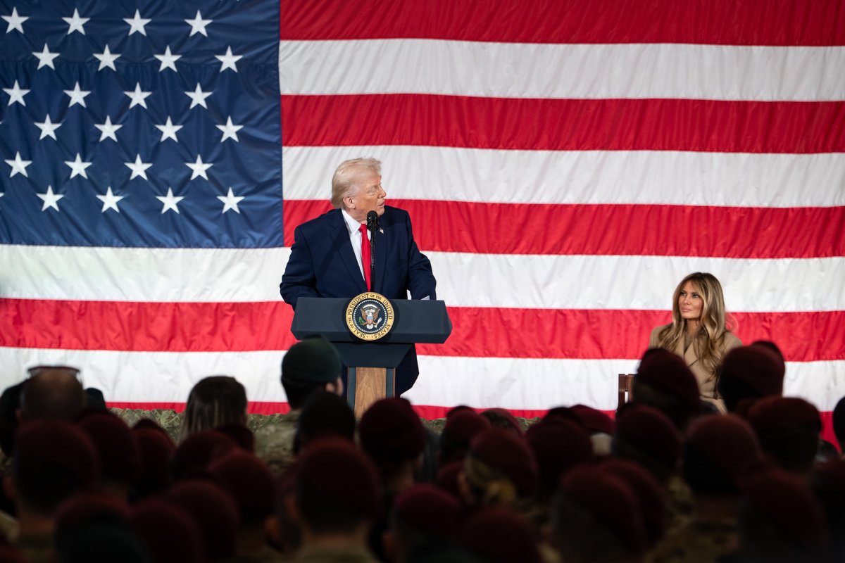 Trump anuncia taxa global de 10% após Corte derrubar tarifaço