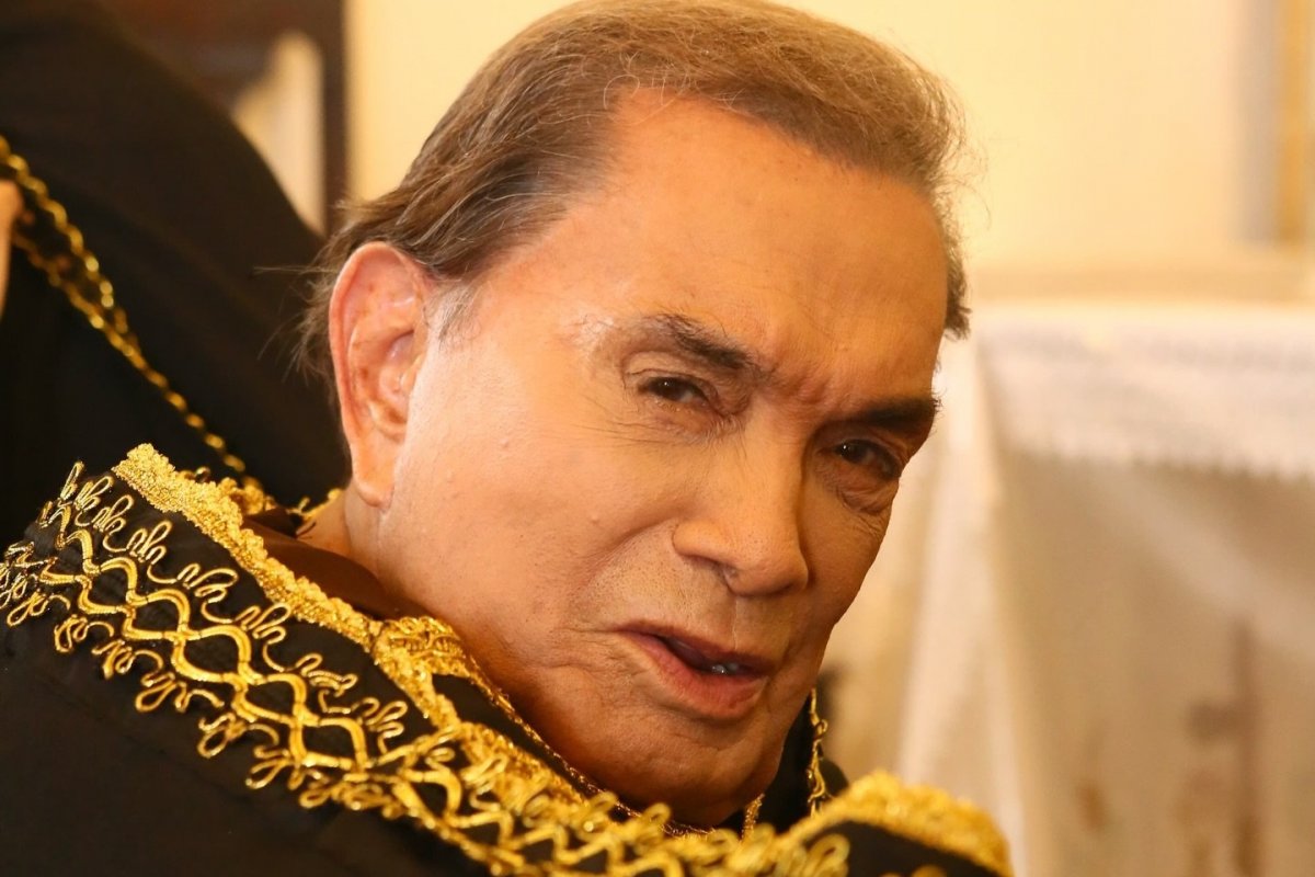 Humorista Dedé Santana é internado em Goiânia