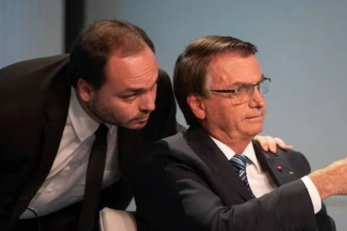 Carlos diz que Bolsonaro faz da prisão lista de pré-candidatos a Senado e governos estaduais pelo PL