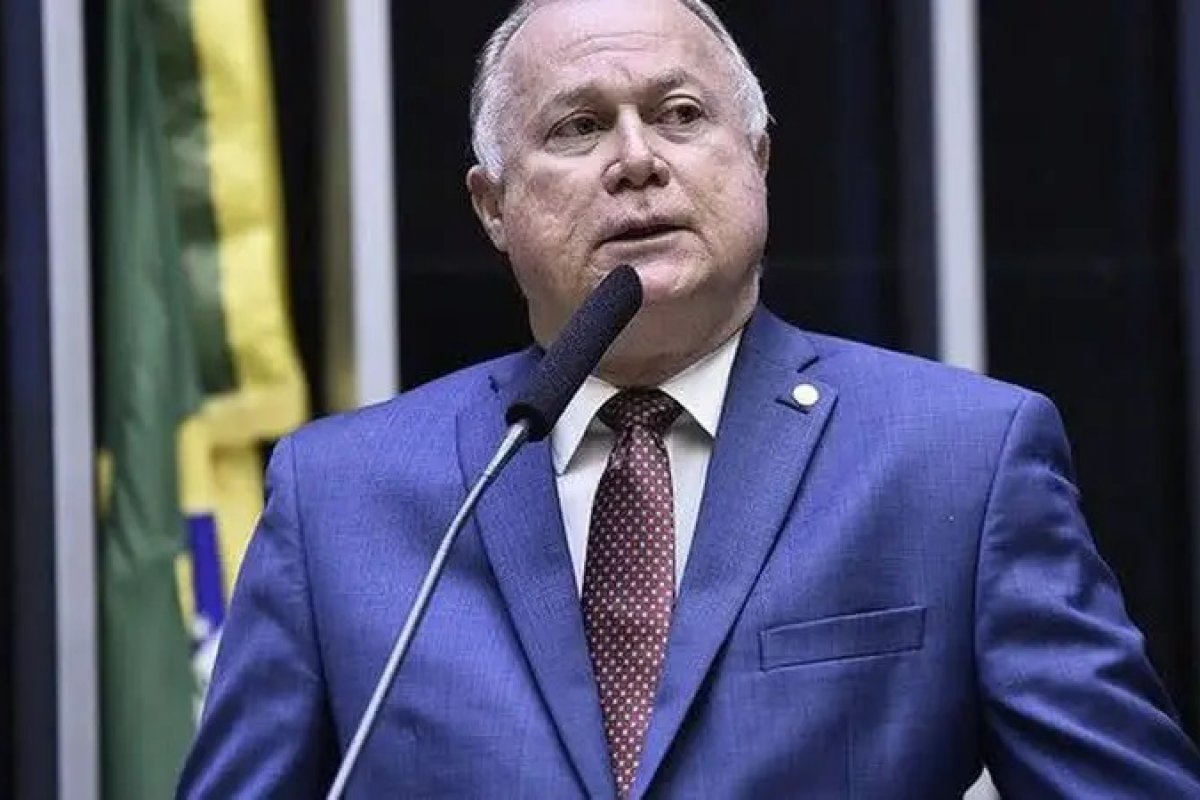 Aliado de ACM Neto, deputado Paulo Azi será relator da PEC 6x1 em comissão da Câmara