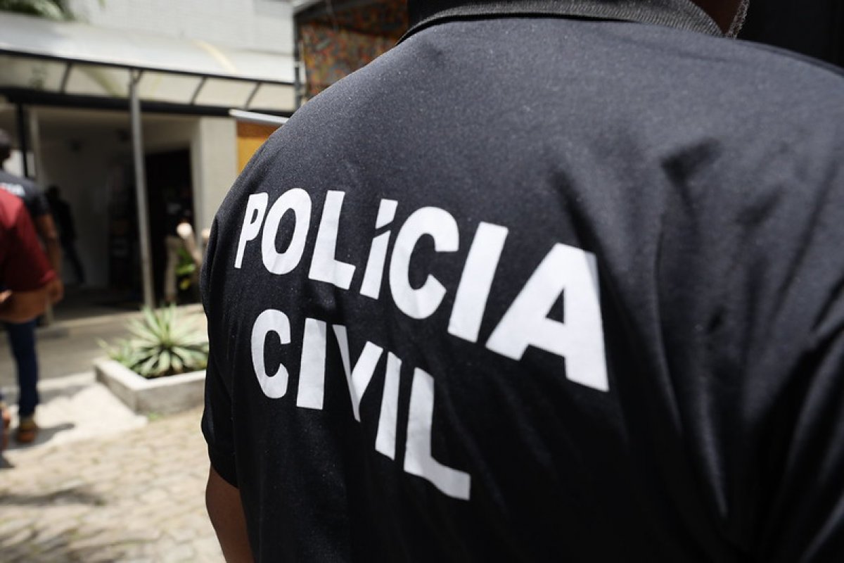Homem é preso em flagrante suspeito de matar companheira em Camaçari
