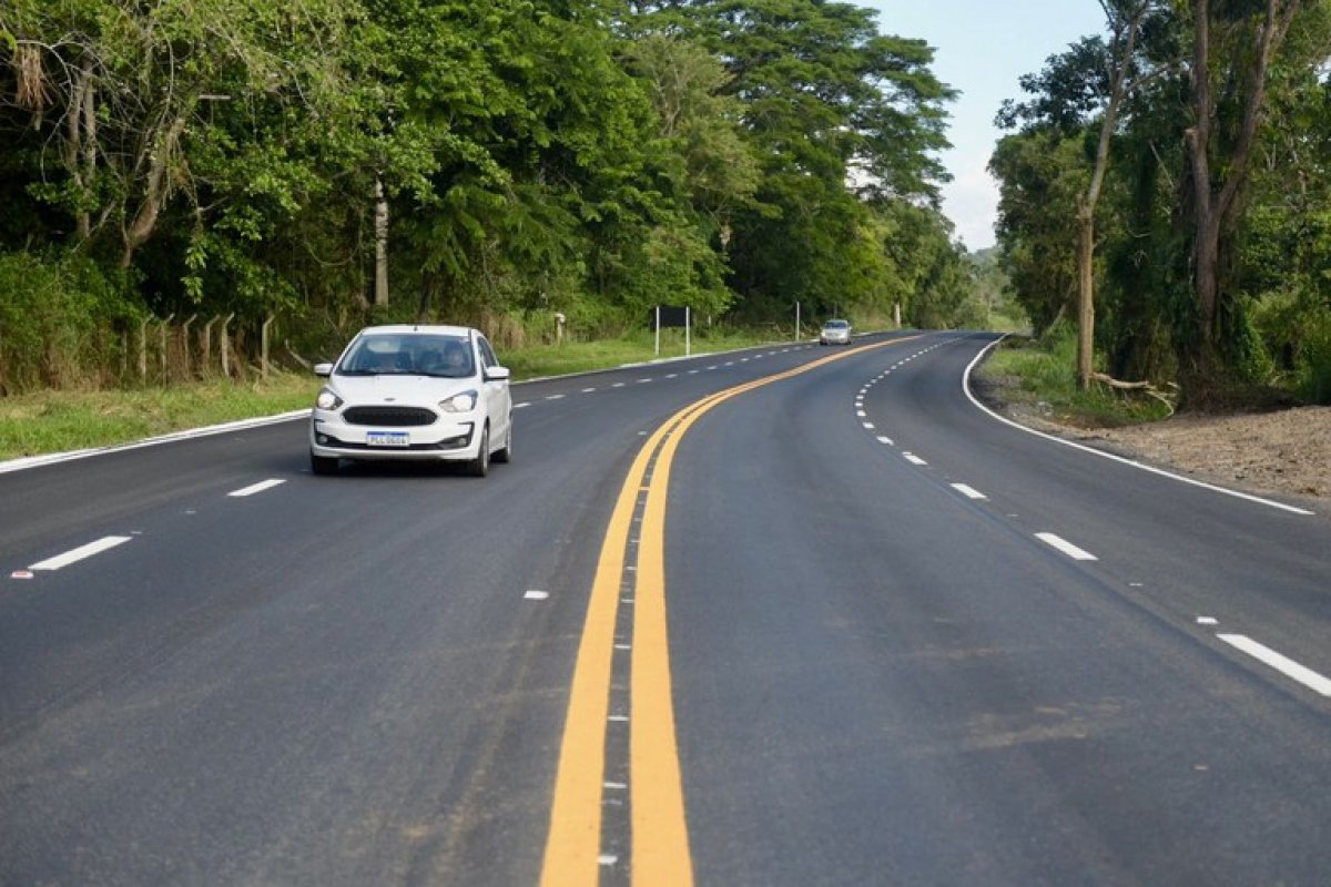 Homem morre atropelado por van na Bahia; motorista fugiu