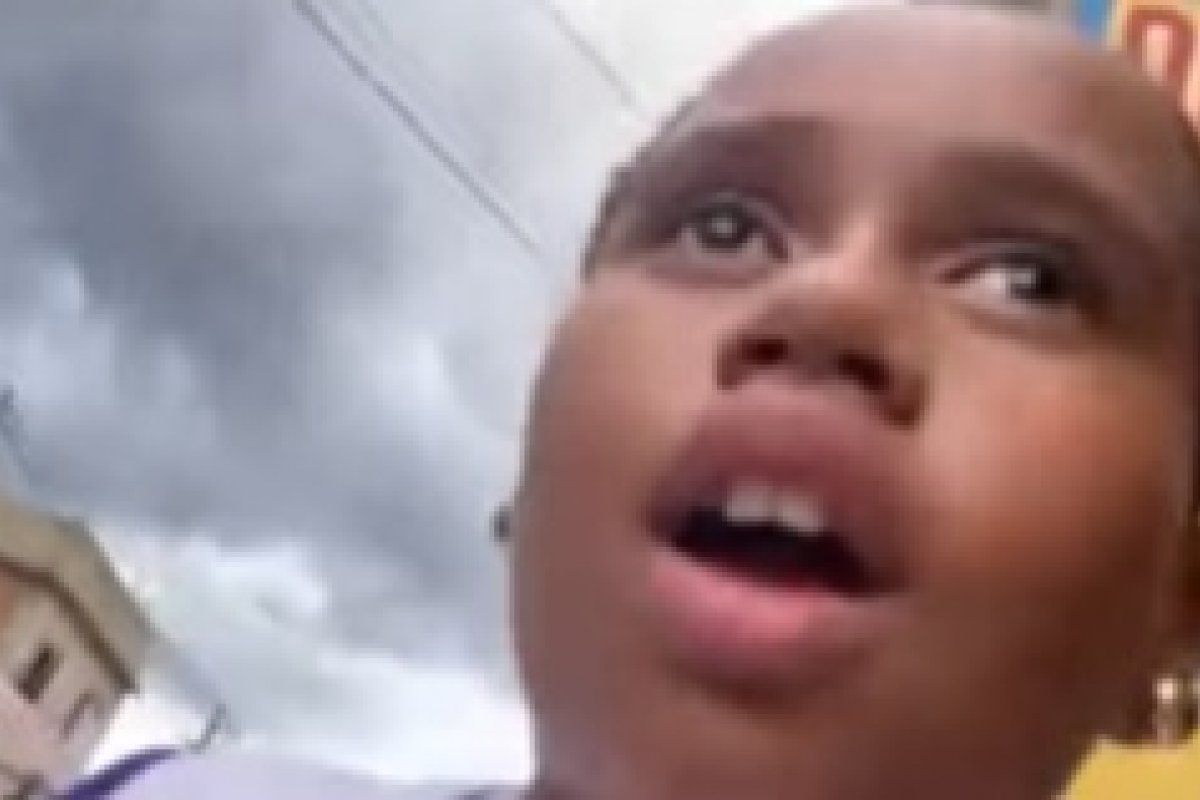 Vídeo: menina viraliza ao comentar falta de diversidade na nova escola no Rio: ‘só tem branca’