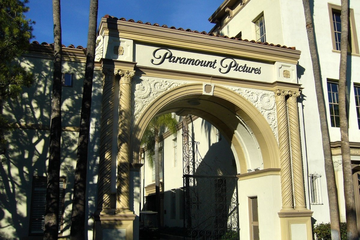 Paramount fecha acordo para comprar a Warner por US$ 110 bilhões