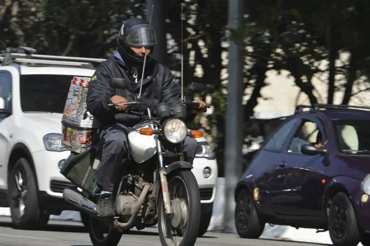 Motociclistas com carteira assinada terão adicional de 30% por periculosidade a partir de abril