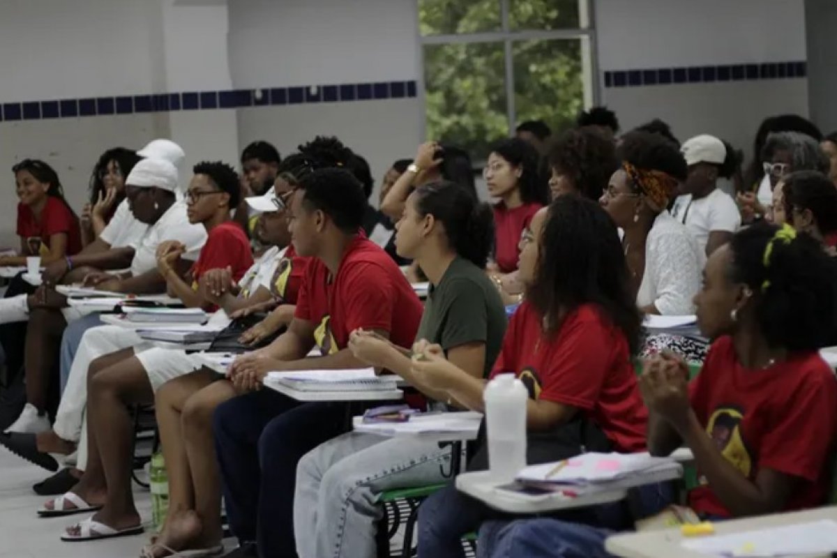 Instituto de Salvador oferece vagas para cursinhos de pré-vestibular gratuito; veja como concorrer