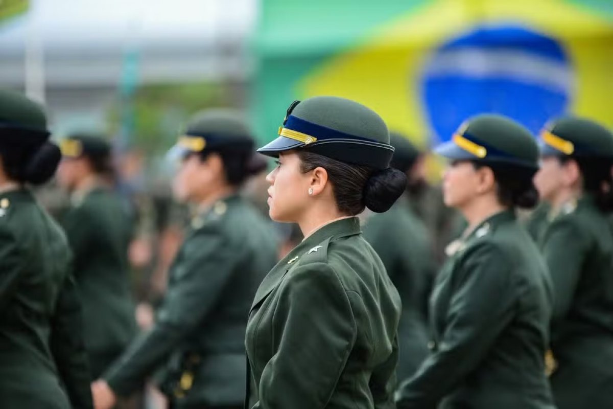 Primeira turma de mulheres combatentes do Exército se forma em Salvador