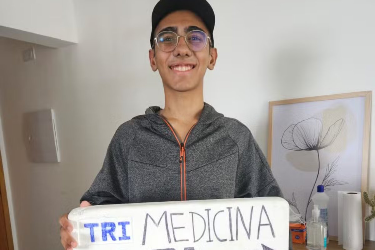 Adolescente com doença rara faz Enem dentro de hospital e é aprovado em três universidades 