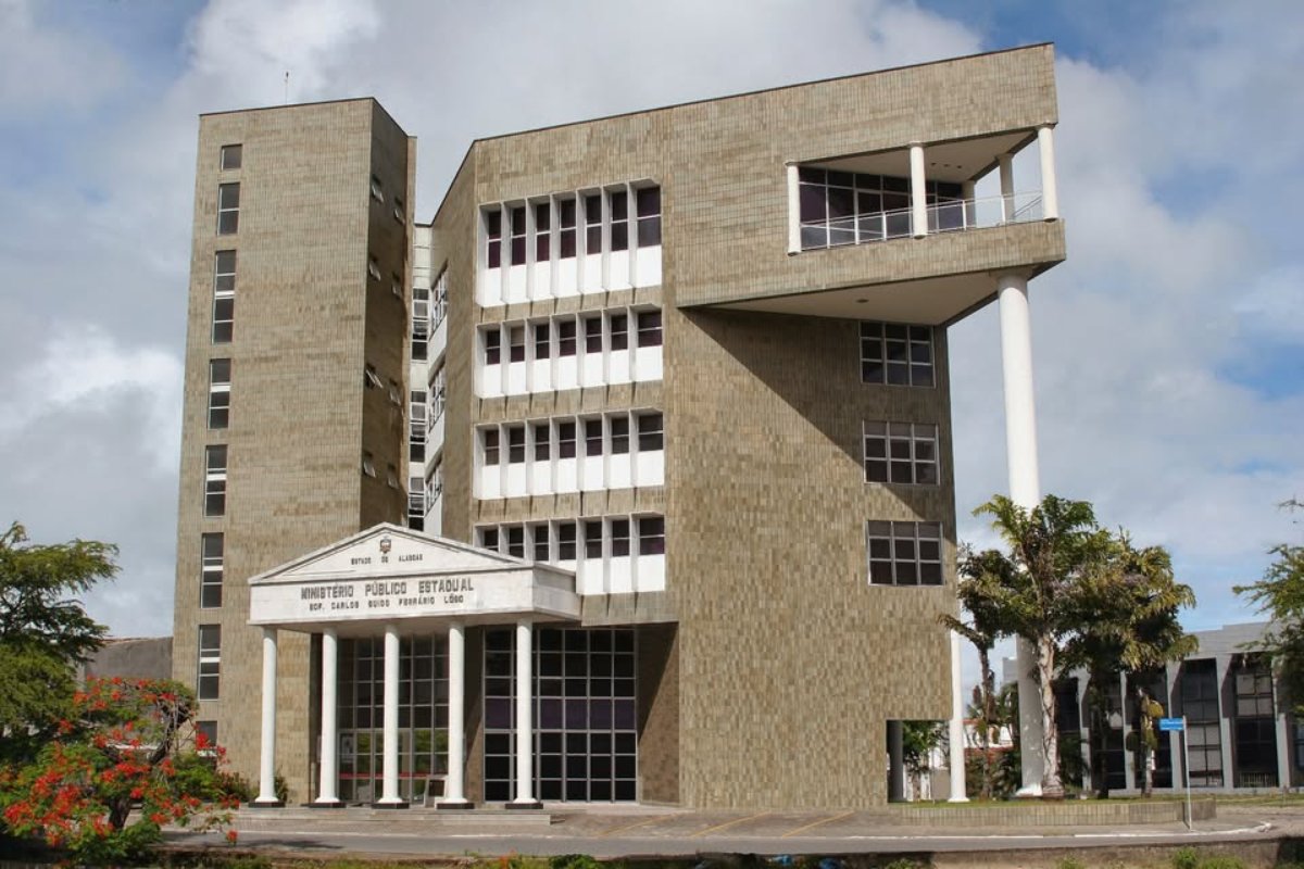 Ministério Público de Alagoas investiga suspeita de fraude em casamento entre idoso de 89 anos e nora