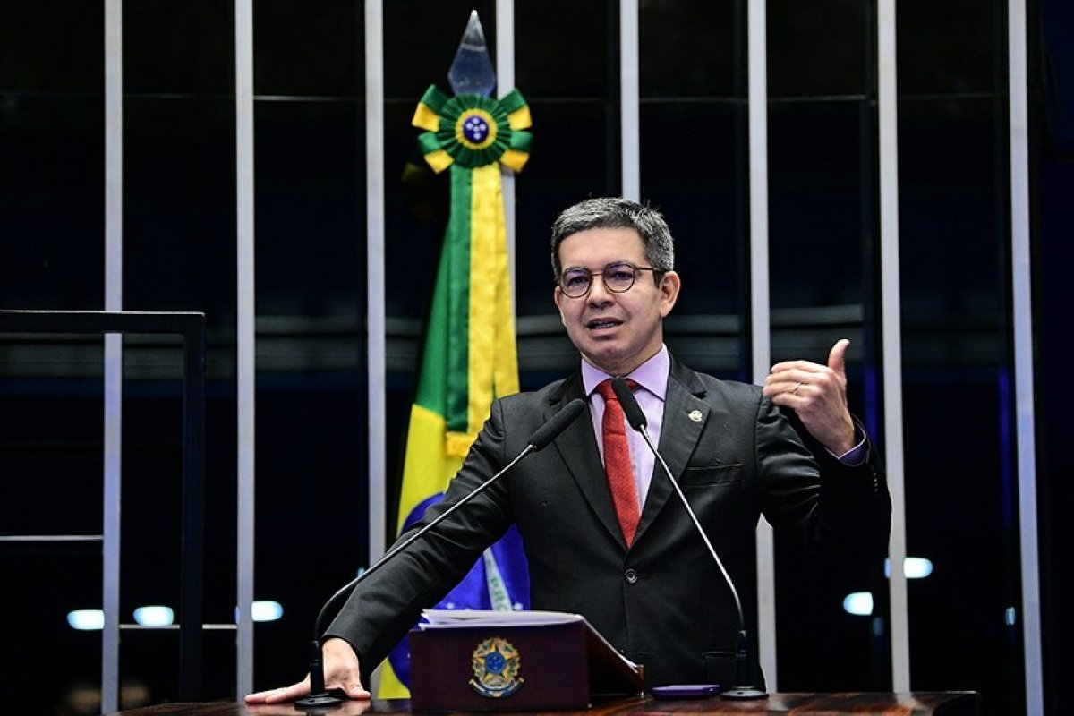 Senado aprova ampliação gradual da licença-paternidade de 5 para 20 dias