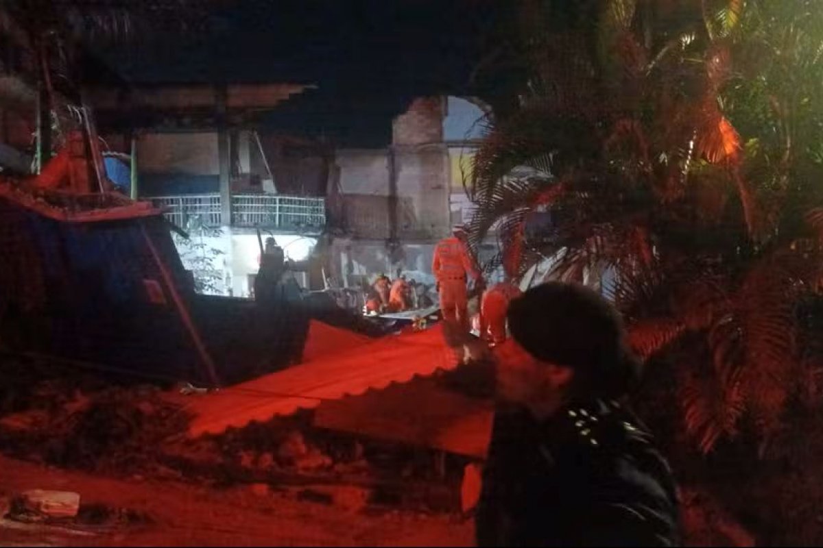 Uma pessoa morre e treze ficam presas sob os escombros após asilo desabar em Belo Horizonte