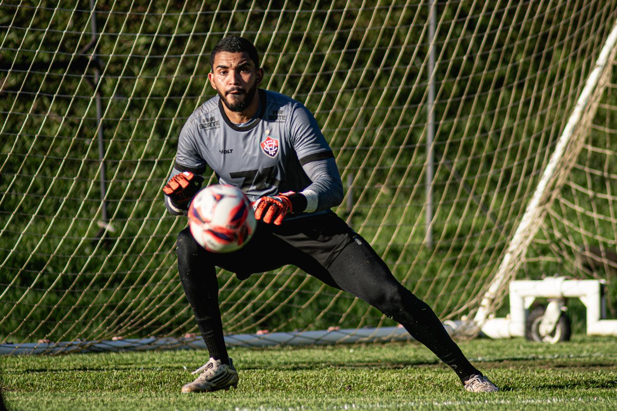 Lucas Arcanjo vê Ba-Vi decisivo e ressalta experiência do elenco do Vitória