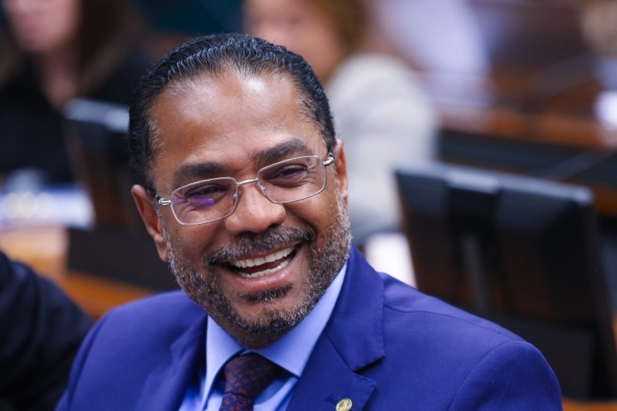 Vídeo: deputado baiano nega relação com Daniel Vorcaro após nome aparecer em lista de contatos