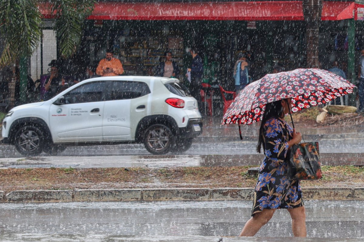 Bahia deve ter fim de semana com céu encoberto e pancadas de chuva, afirma Inmet 