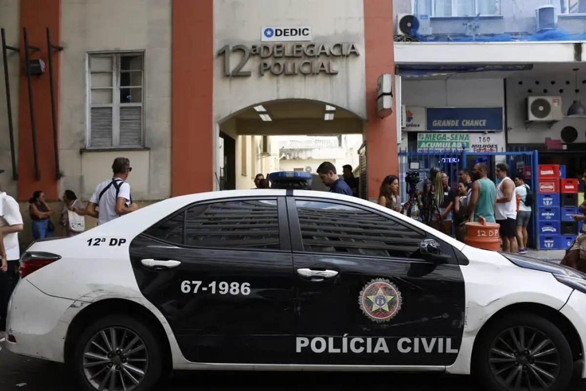 Adolescente envolvido em estupro coletivo no Rio se entrega à polícia