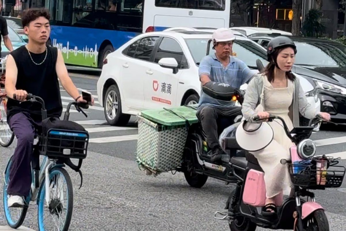 Conheça o país que aplica multas de até R$ 100 mil para donos de patinetes e motos elétricas 