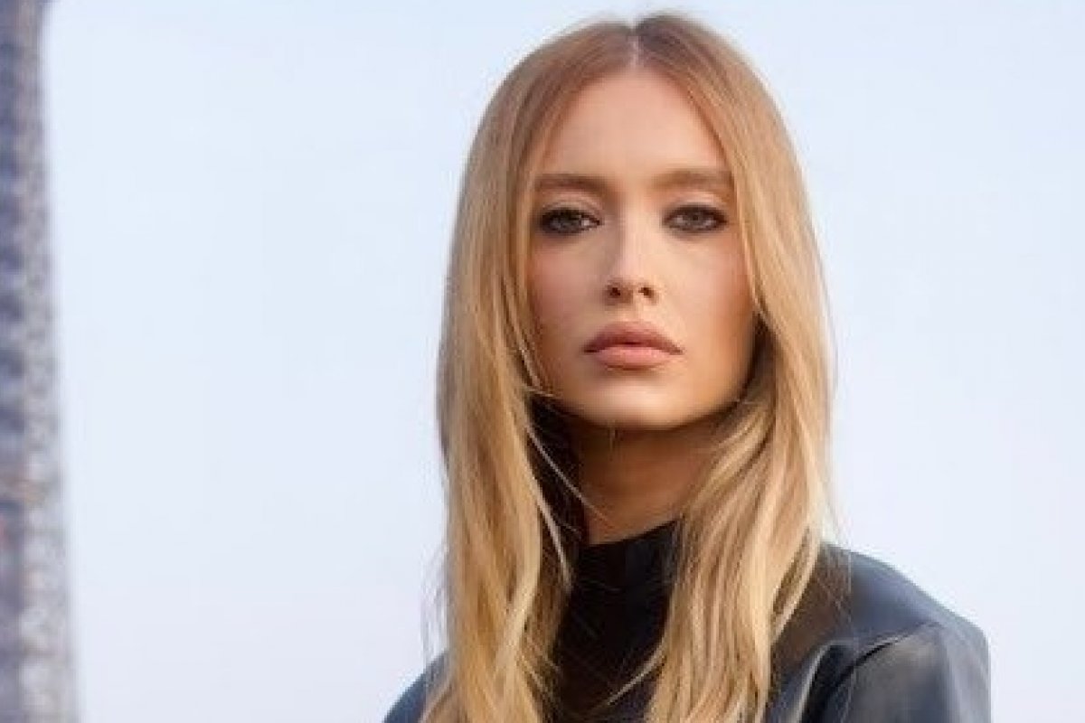 Maria Braz é convidada para o desfile da Balenciaga na Paris Fashion Week! 