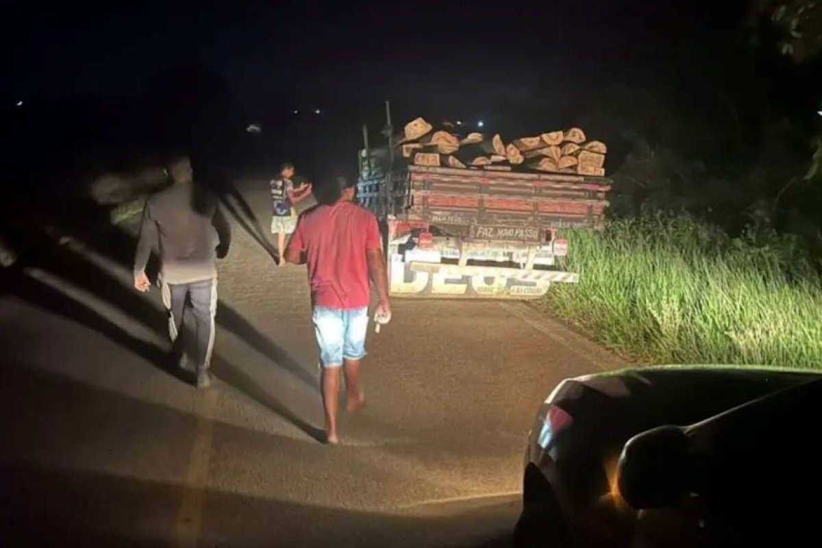Motociclista tem perna amputada durante acidente na BA-545