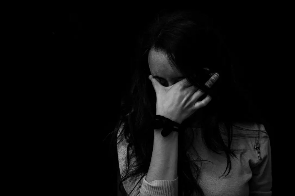 Arma de fogo aumenta em mais de 80% o risco de morte em mulheres vítimas de agressão, aponta estudo