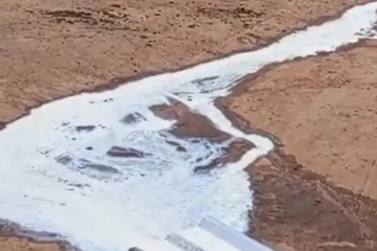 Produtor derrama 2 mil litros de leite em protesto às más condições das estradas de terra no Oeste Baiano