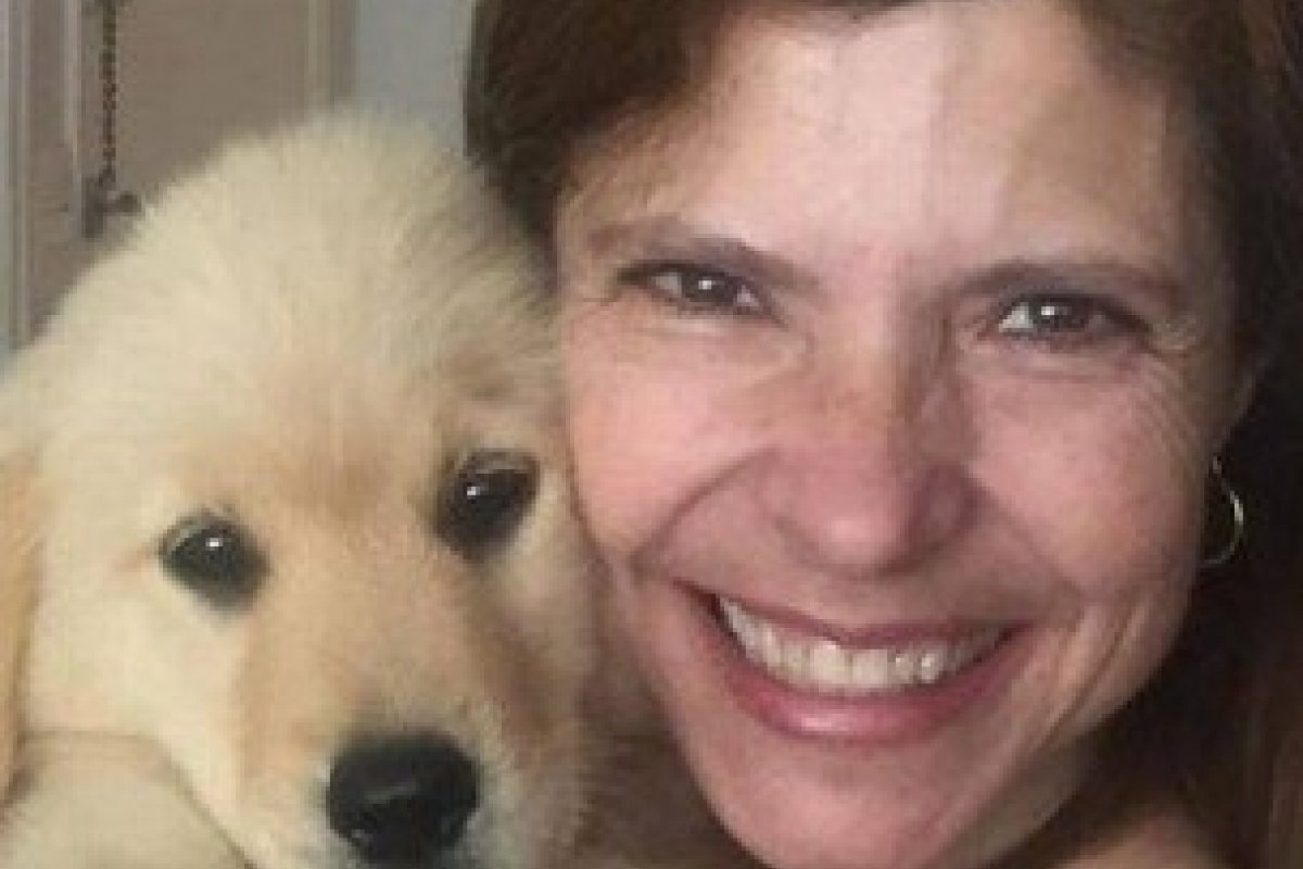 Ex-companheira de Gugu  reaparece com novo filhote, após morte da cadela de estimação do apresentador 