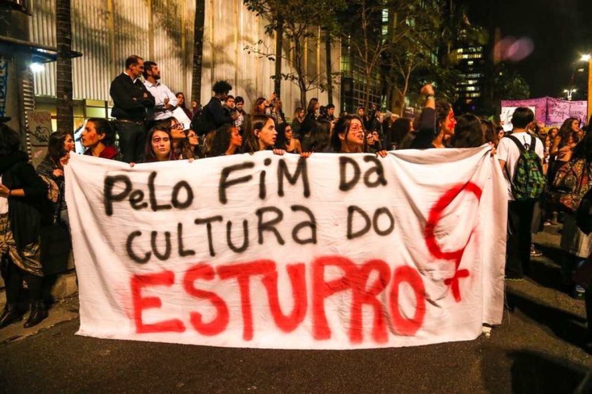 Polícia apura denúncia de estupro coletivo em banheiro de escola em SP
