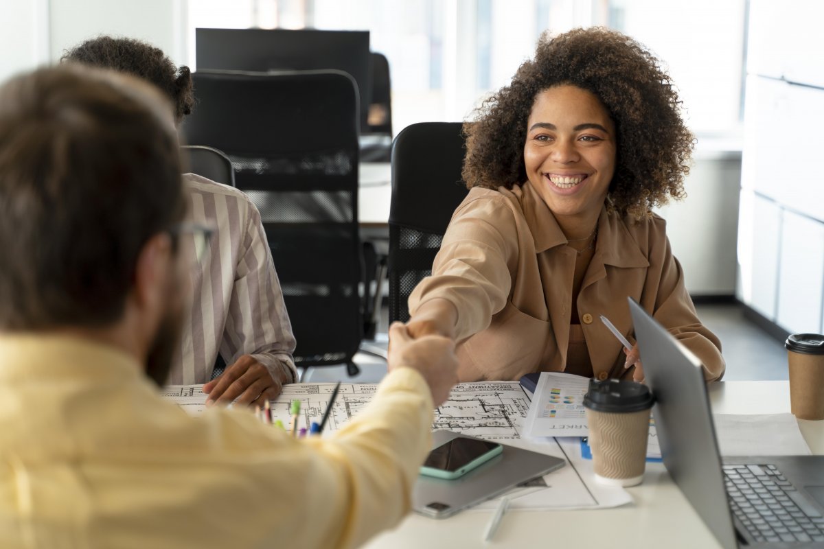  SineBahia divulga vagas de emprego para esta quinta-feira (12)
