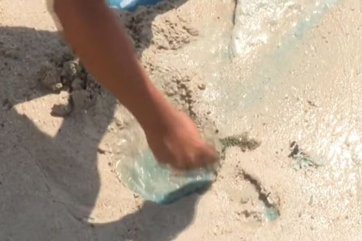 Inema interdita atividades de empresa suspeita de descartar químicos na praia de São Tomé de Paripe