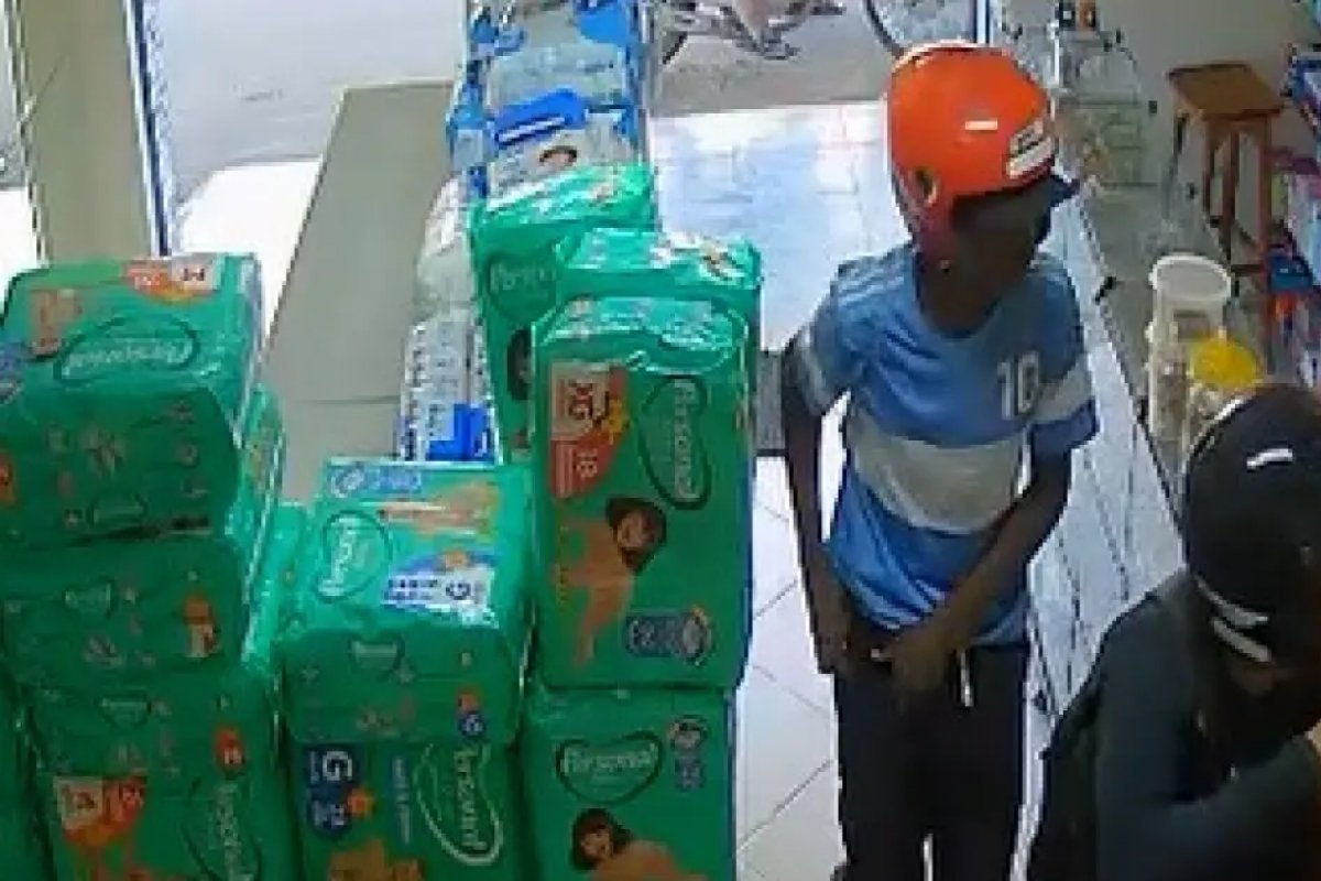 Vídeo: dois homens são mortos após assaltarem farmácia no sudoeste da Bahia