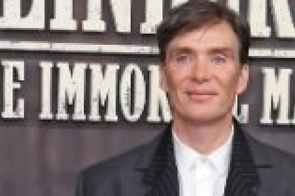 Calvin Klein veste Cillian Murphy para a estreia de "Peaky Blinders: O Homem Imortal" ! 