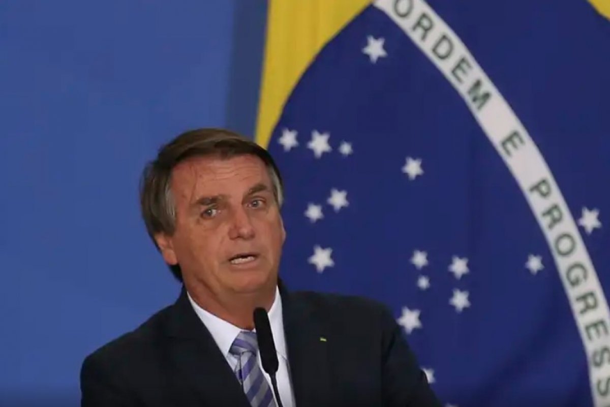 Bolsonaro está na UTI após ser diagnosticado com broncopneumonia