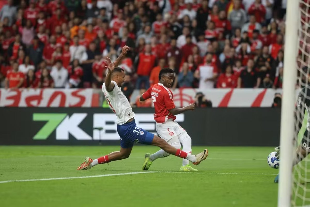 Bahia tenta se manter invicto no Brasileiro diante do Internacional fora de casa