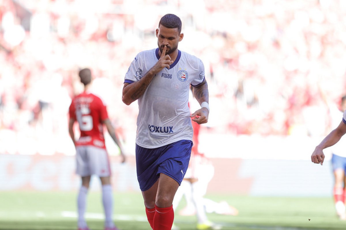 Vídeo: Bahia vence Internacional no Beira-Rio e sobe para terceiro no Brasileirão; confira o gol do jogo