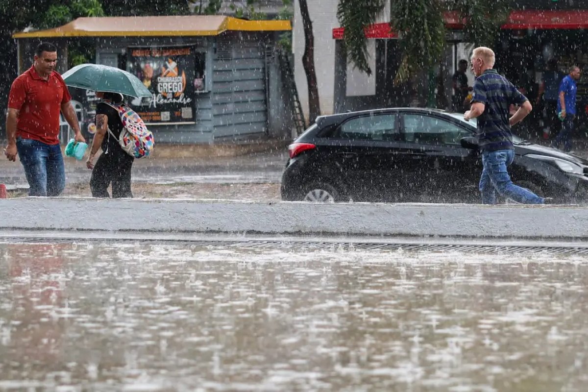 Inmet renova alerta de chuvas intensas para mais de 100 cidades da Bahia 