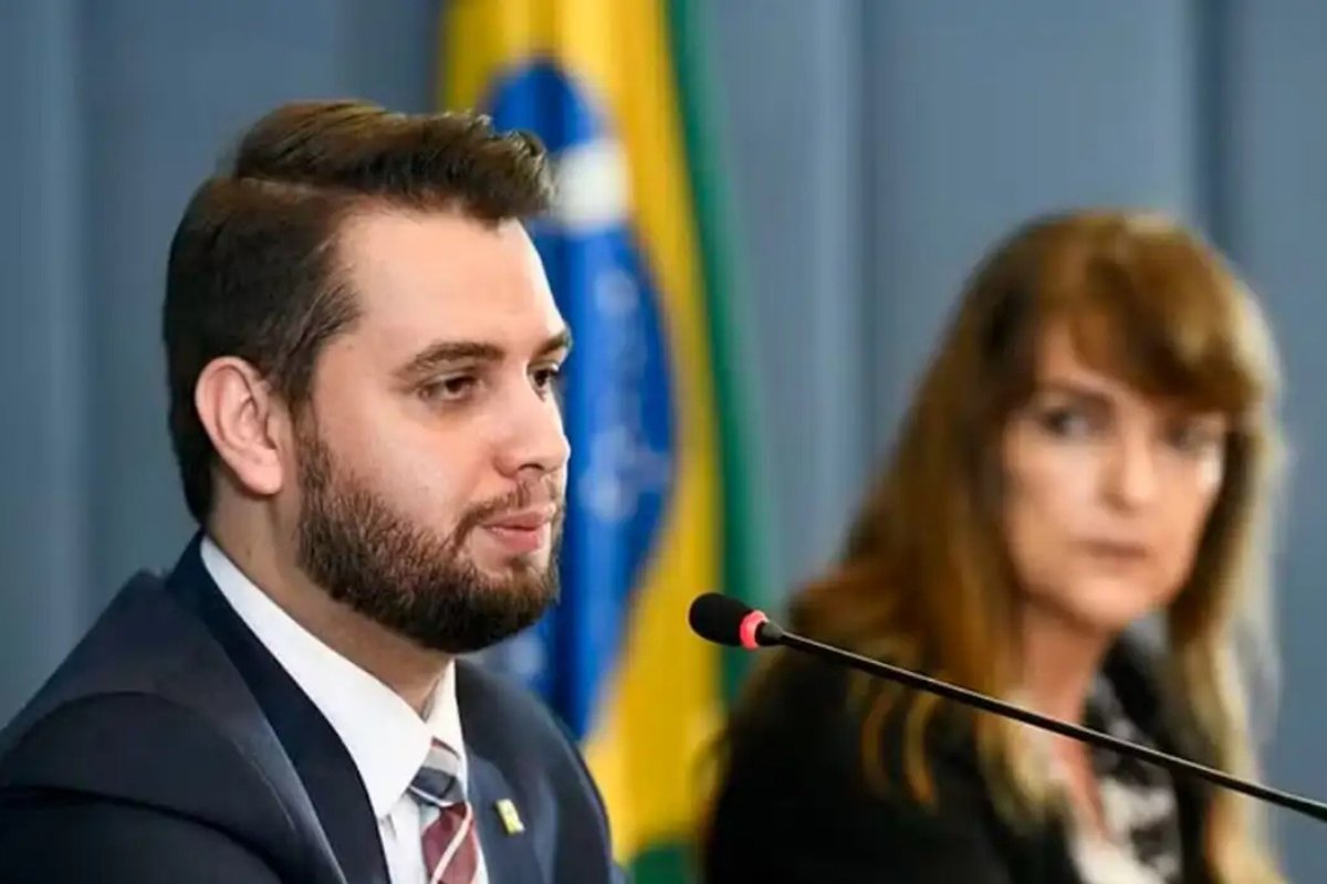 Filipe Martins, ex-assessor de Bolsonaro, pede anulação de condenação e alega "provas falsas"