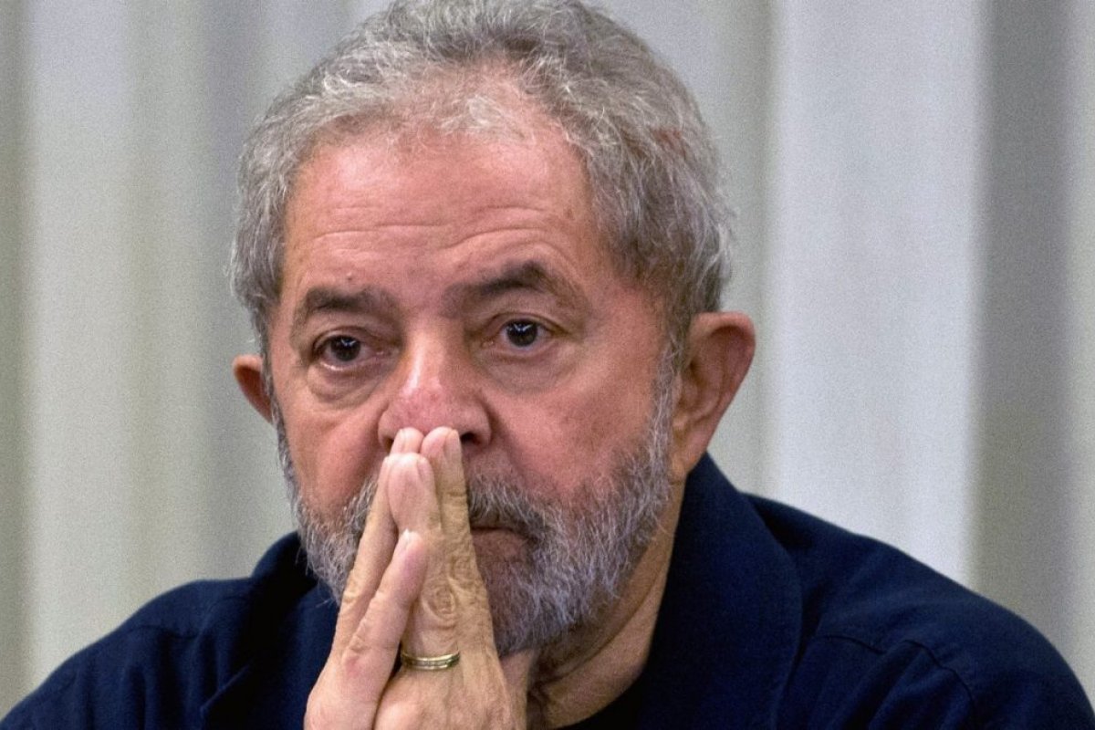 Decisão sobre habeas corpus de Lula deve ser adiada