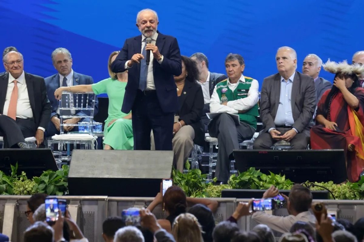 Lula critica corte mínimo dos juros: "essa guerra até no BC"