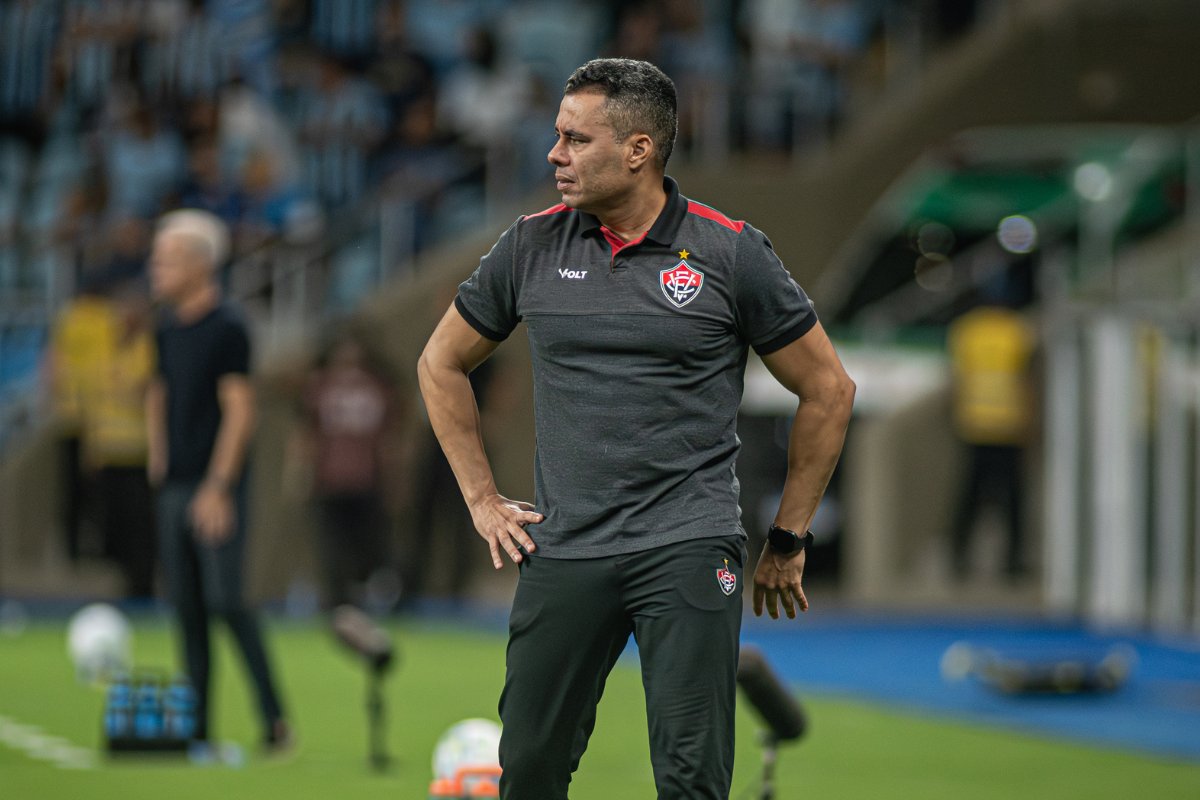 Jair Ventura resume derrota do Vitória a 'consequência direta de falhas evitáveis'