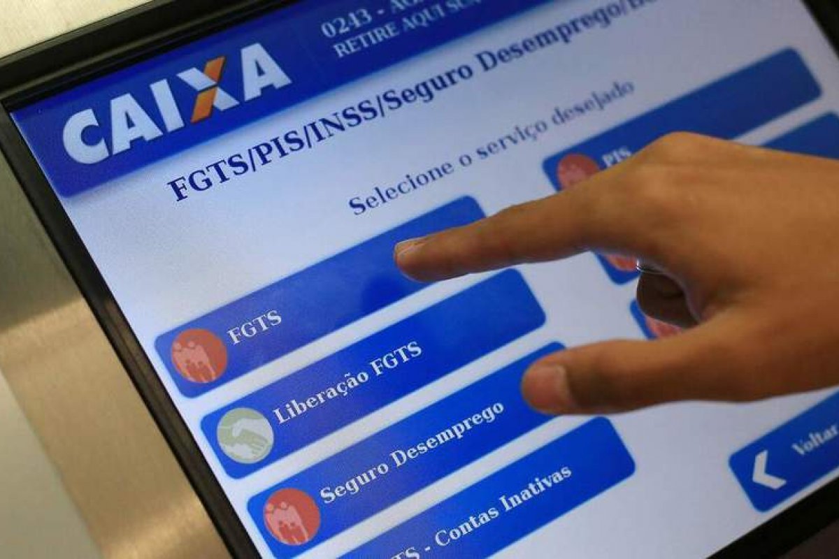 Governo quer antecipar três anos de saque do FGTS para crédito 